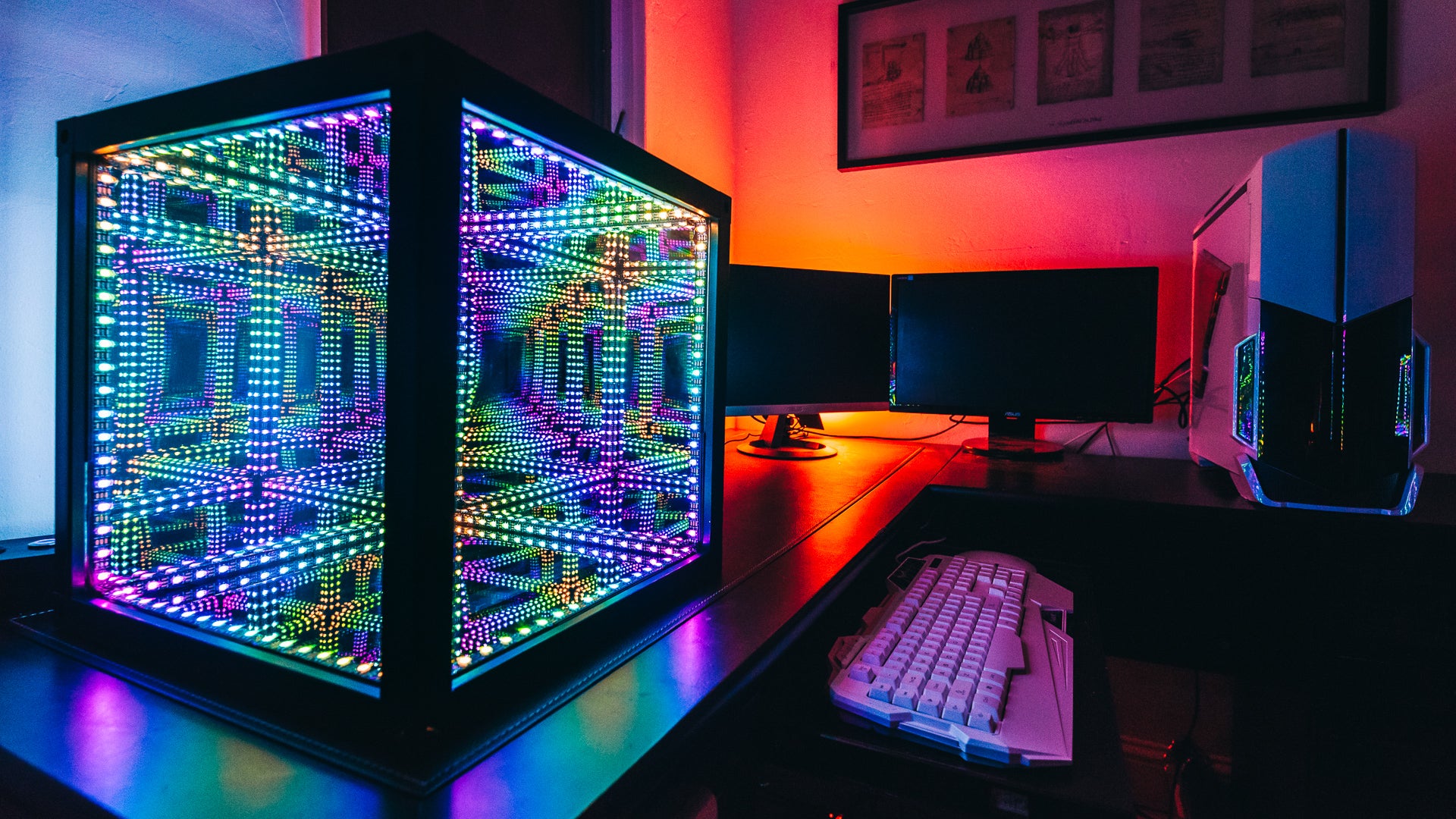 hypercube 10 on desk